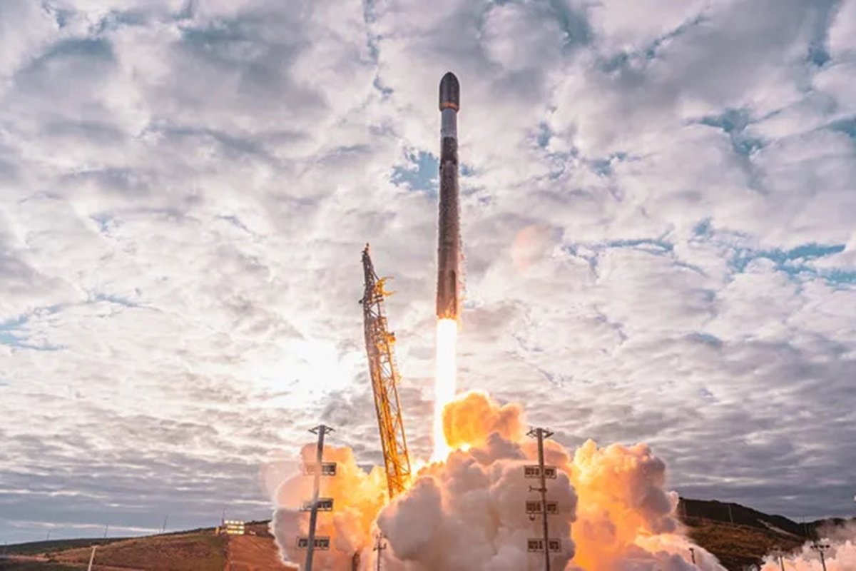 SpaceX lança hoje (16/7) 21 satélites para as Forças Armadas dos EUA