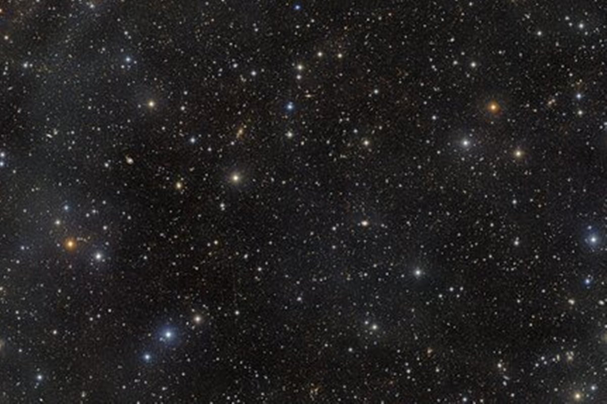 Telescópio gigante divulga foto do espaço com mais de 500 mil galáxias