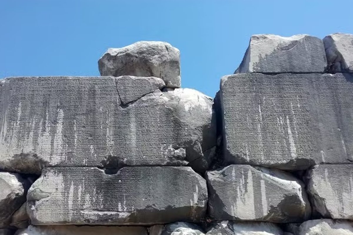 Pedras de 1,5 mil anos denunciam caso de corrupção no Império Romano