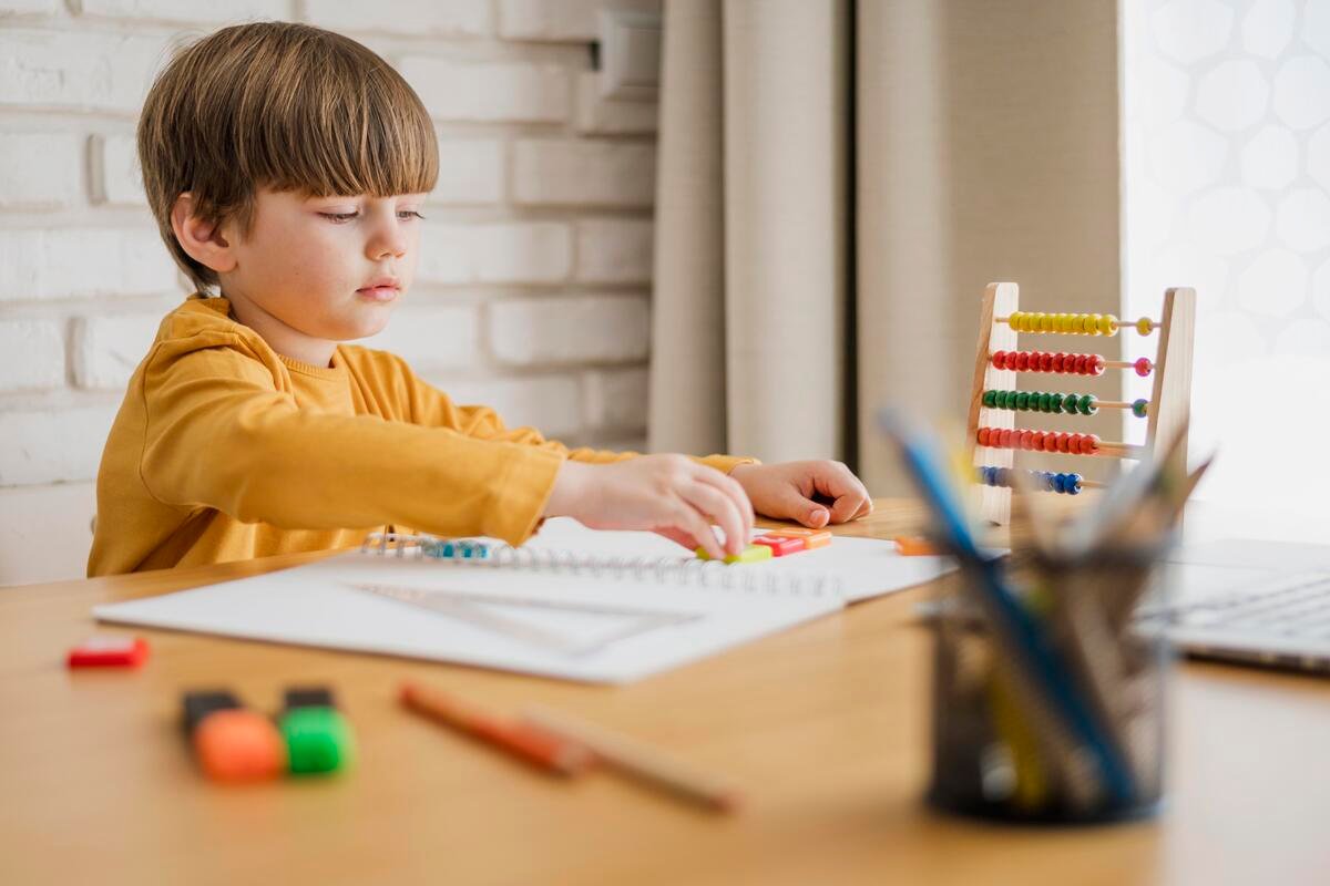 Leitura e matemática na infância alteram estrutura cerebral e cognição